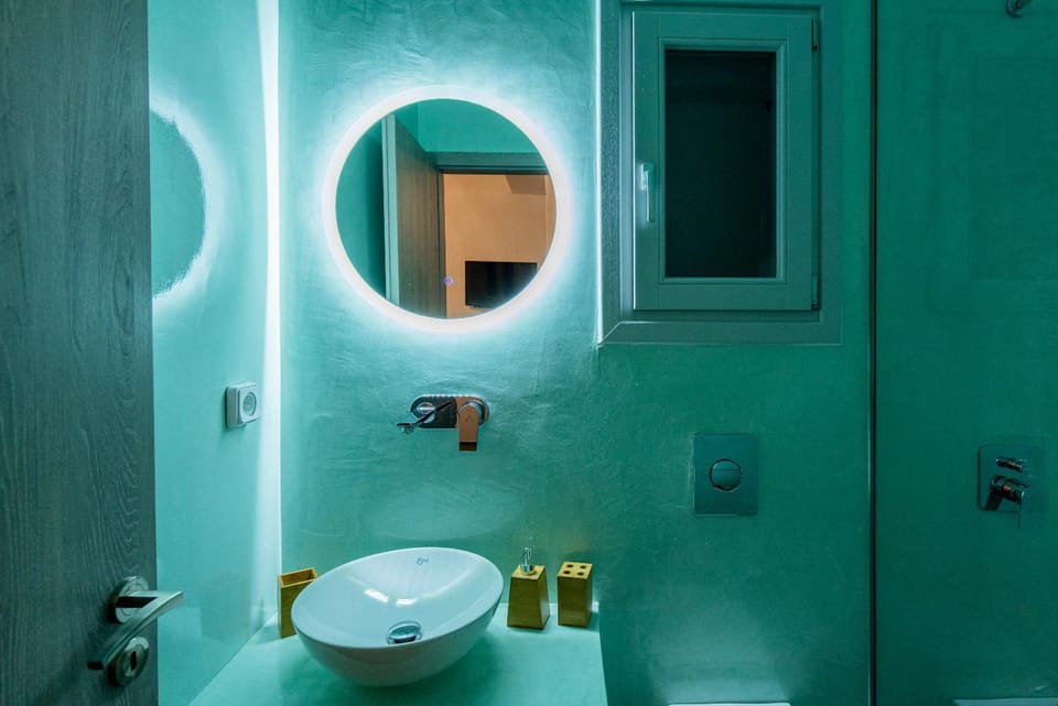 Golden View Suites with hot tub Villa in Mesaria