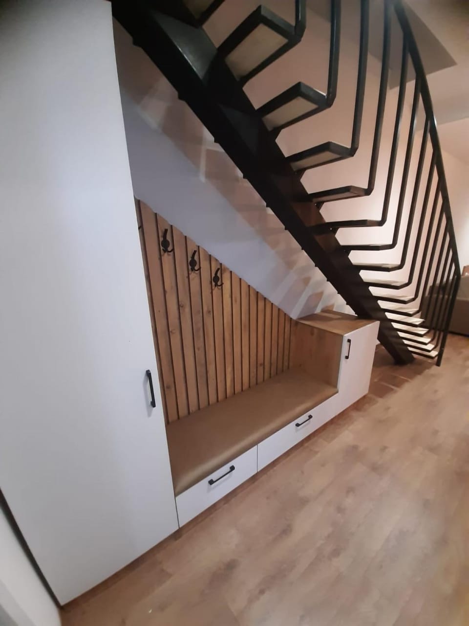 Facade/entrance, wardrobe