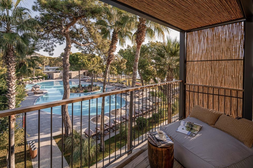 Natural landscape, View (from property/room), Balcony/Terrace, Pool view, Swimming pool