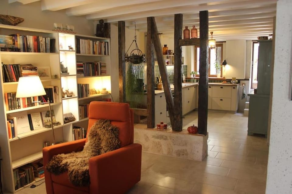 Library, Living room, Seating area
