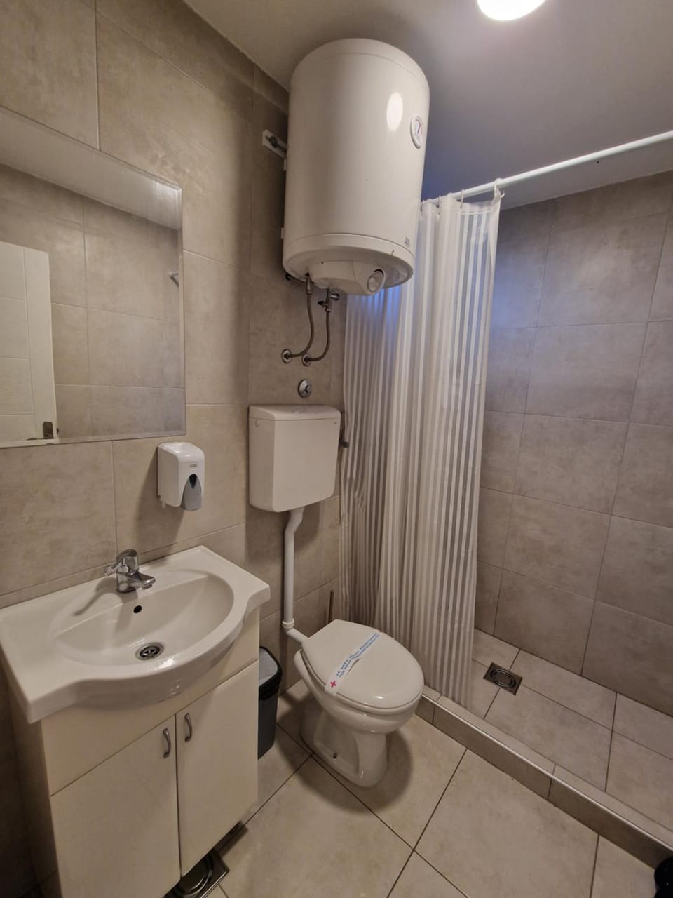 Shower, Toilet, Bathroom, Bath, towels