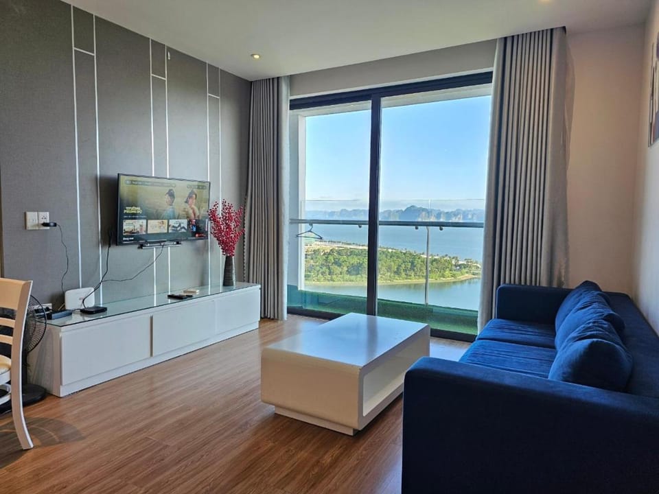 Natural landscape, TV and multimedia, Living room, Seating area, Sea view