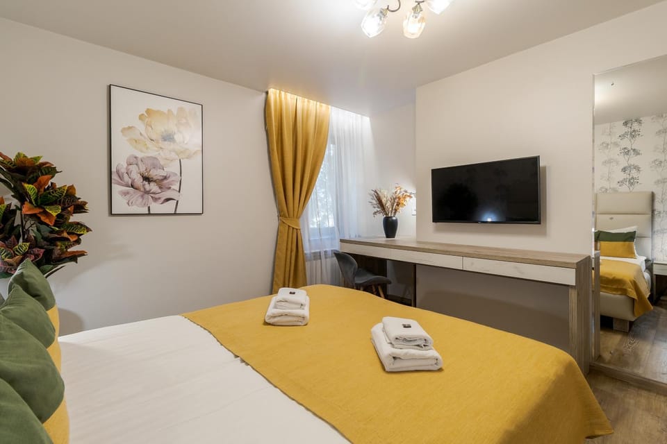 Bed, TV and multimedia, Bedroom