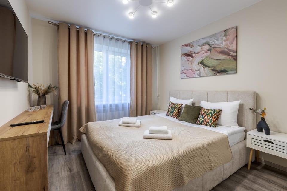 Bed, Bedroom, towels