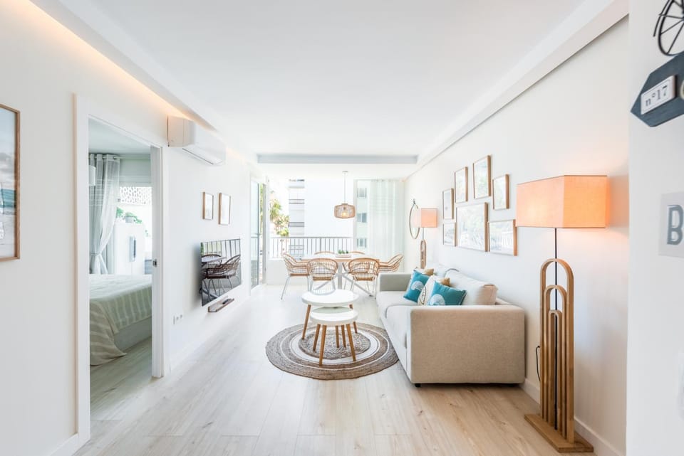 Living room, Dining area, air conditioner