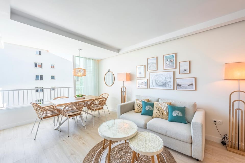 Living room, Dining area, air conditioner