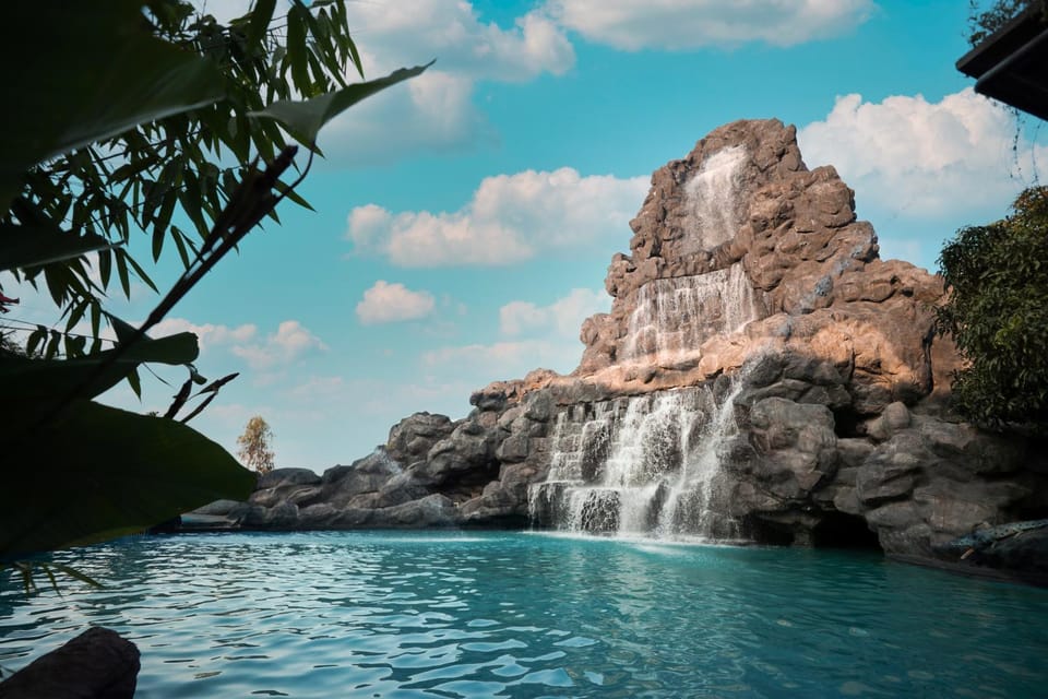Day, Pool view