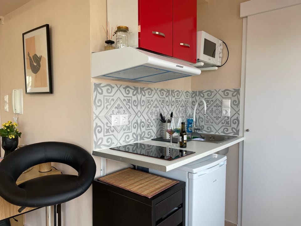 Kitchen or kitchenette