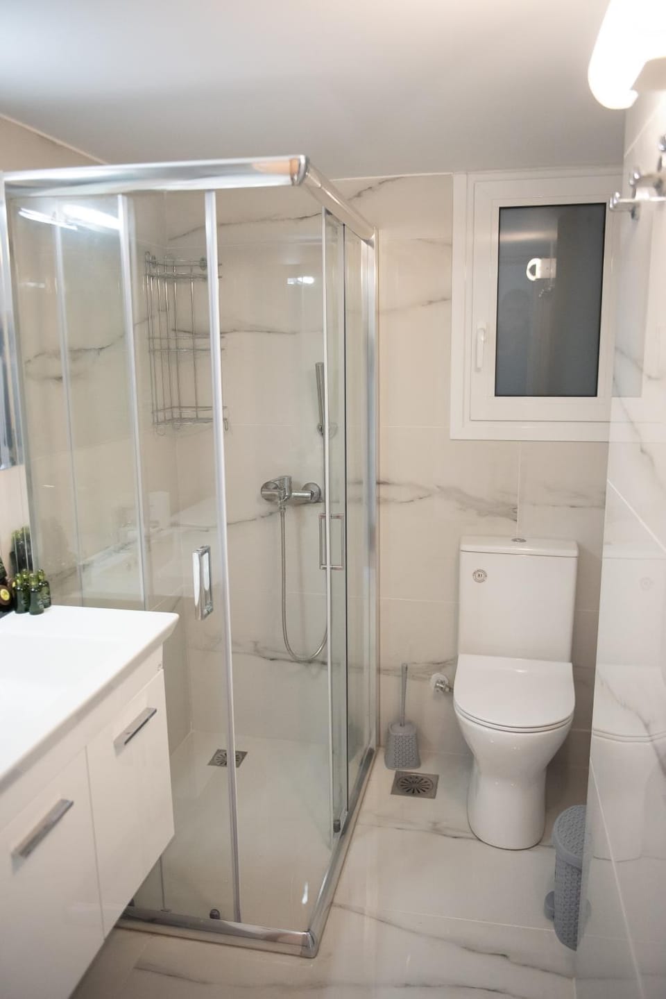 Shower, Toilet, Bathroom, microwave