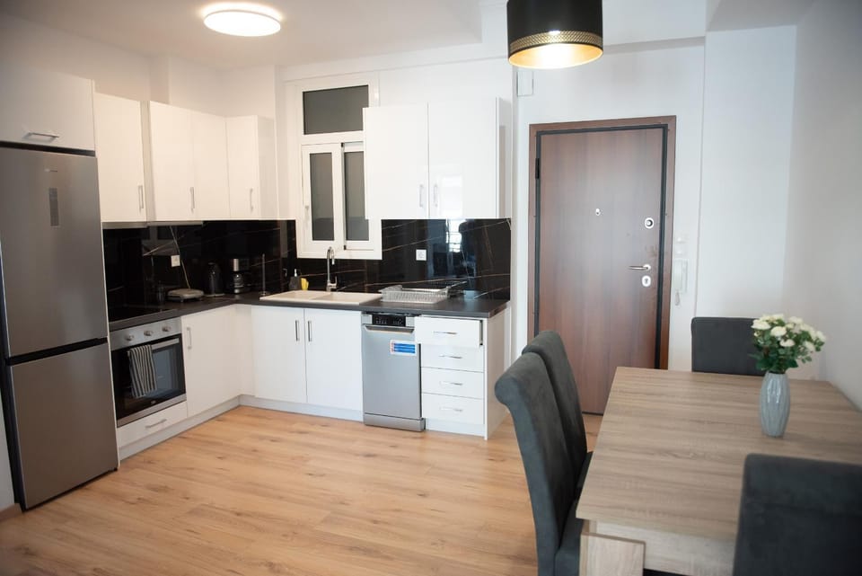 Kitchen or kitchenette, Dining area, pet friendly, stove, kitchen