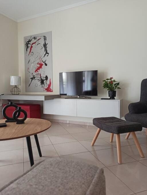 TV and multimedia, Living room, Seating area, Evening entertainment