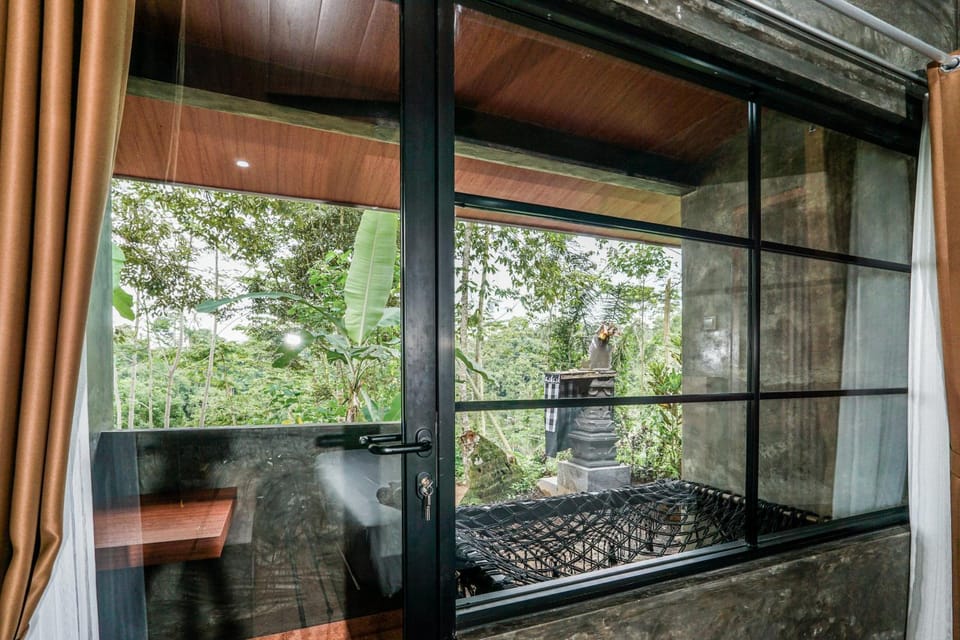 Property building, Balcony/Terrace, Balcony/Terrace, Landmark view, Inner courtyard view
