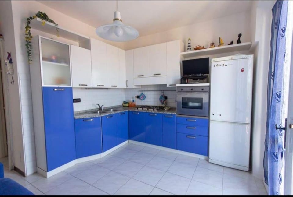 Kitchen or kitchenette, dishwasher, pet friendly, stove