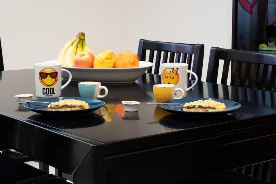 Food and drinks, Dining area, Food