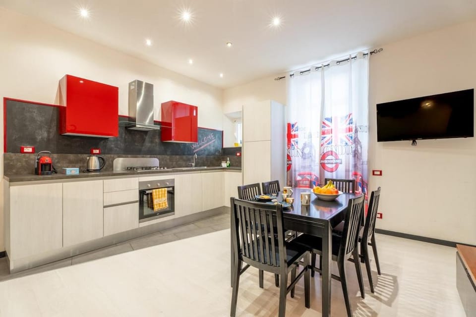 Communal lounge/ TV room, TV and multimedia, Living room, Seating area, Dining area, oven, stove