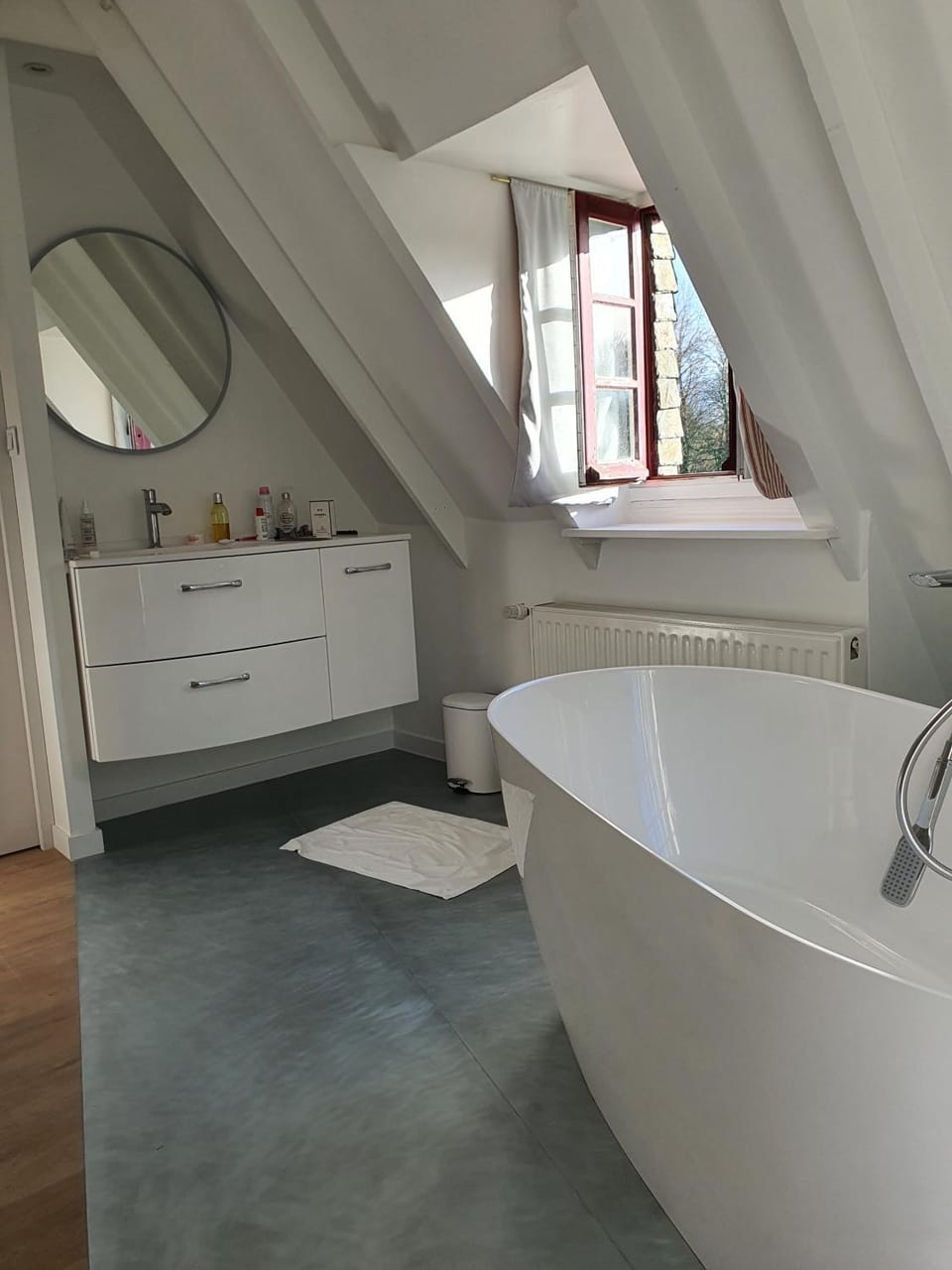 Bathroom, Bedroom