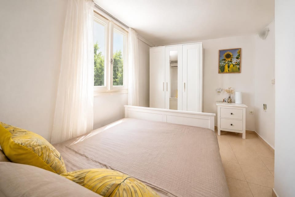 Bed, Garden, Bedroom, hair dryier, wardrobe