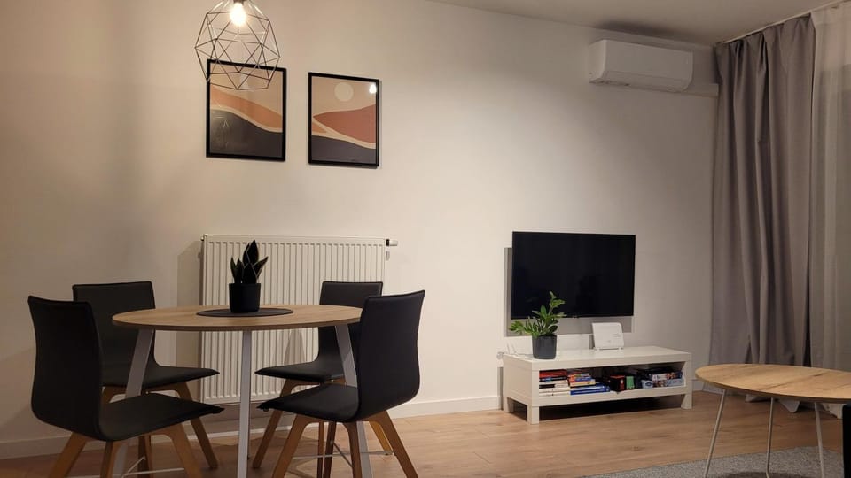 TV and multimedia, Living room, Dining area, air conditioner
