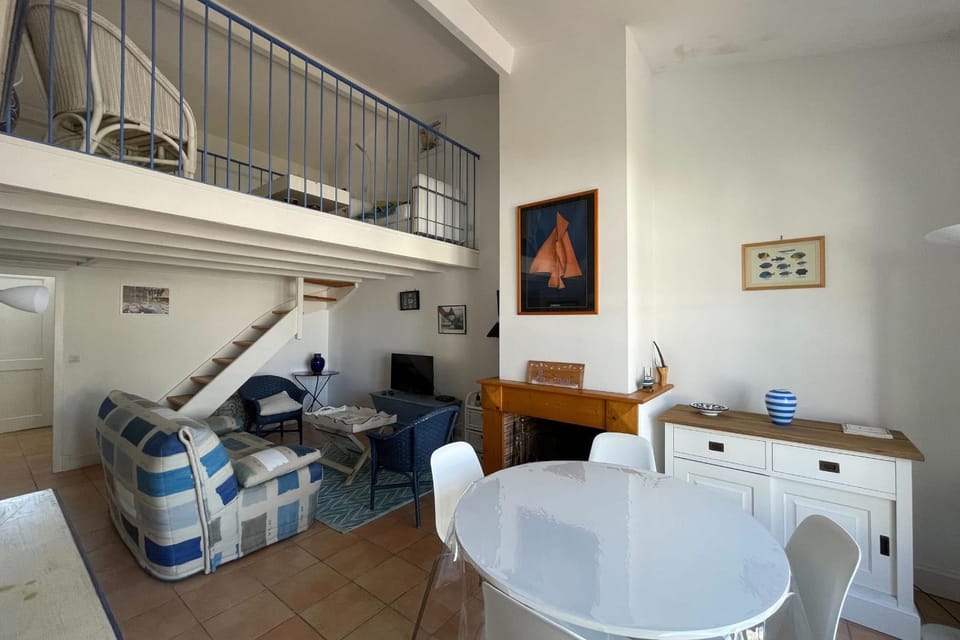75m near the beach with garden and terrace House in La Flotte