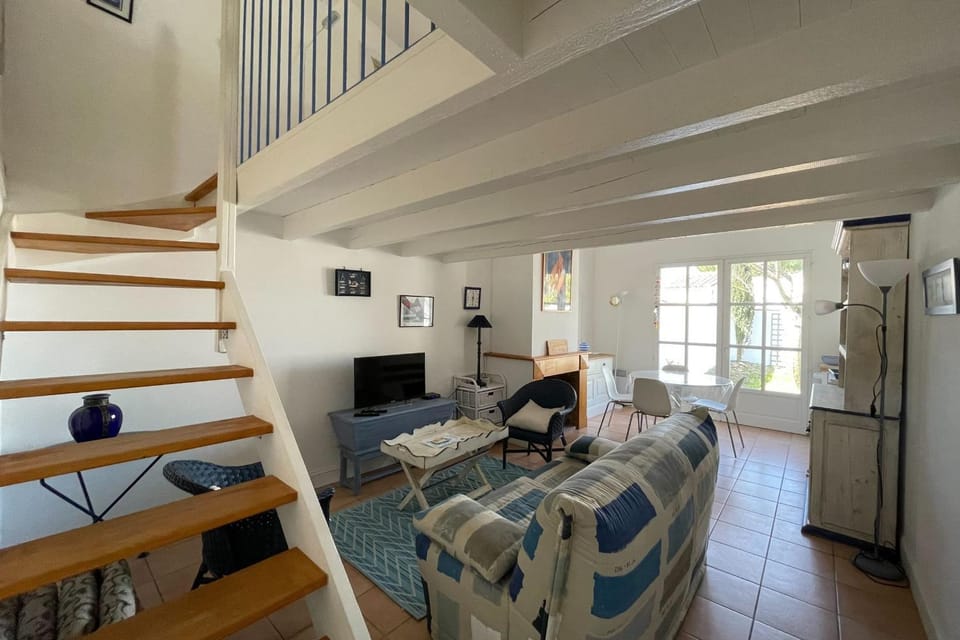 75m near the beach with garden and terrace House in La Flotte