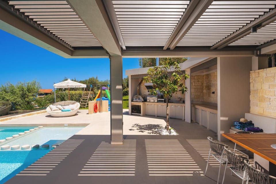 BBQ facilities, Dining area, sunbed