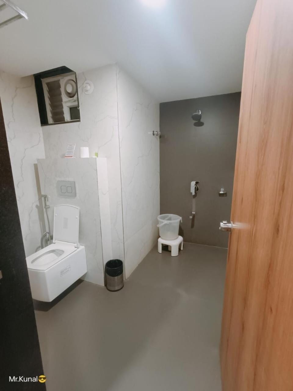 Shower, Toilet, Bathroom, bidet, towels