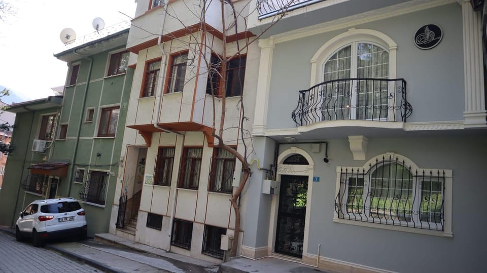 Property building, Quiet street view
