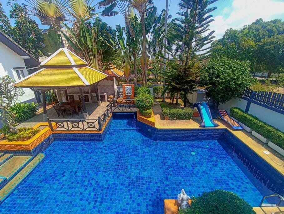 Swimming pool