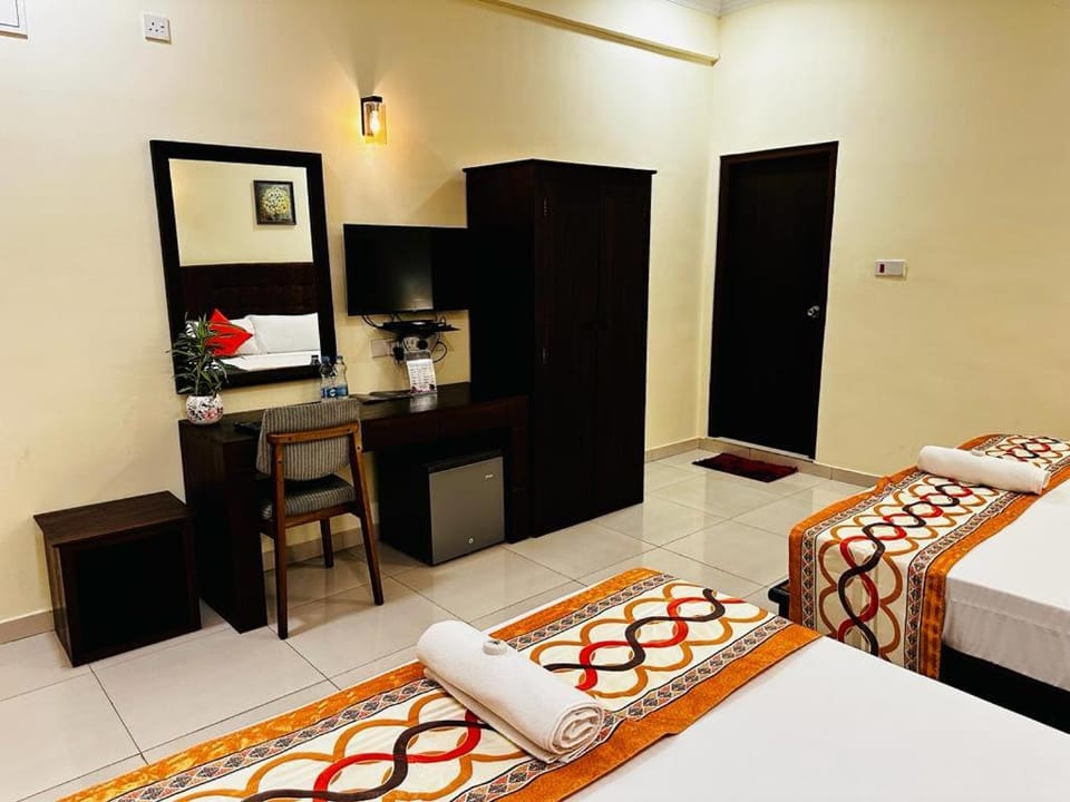 Bed, TV and multimedia, Bedroom, hair dresser