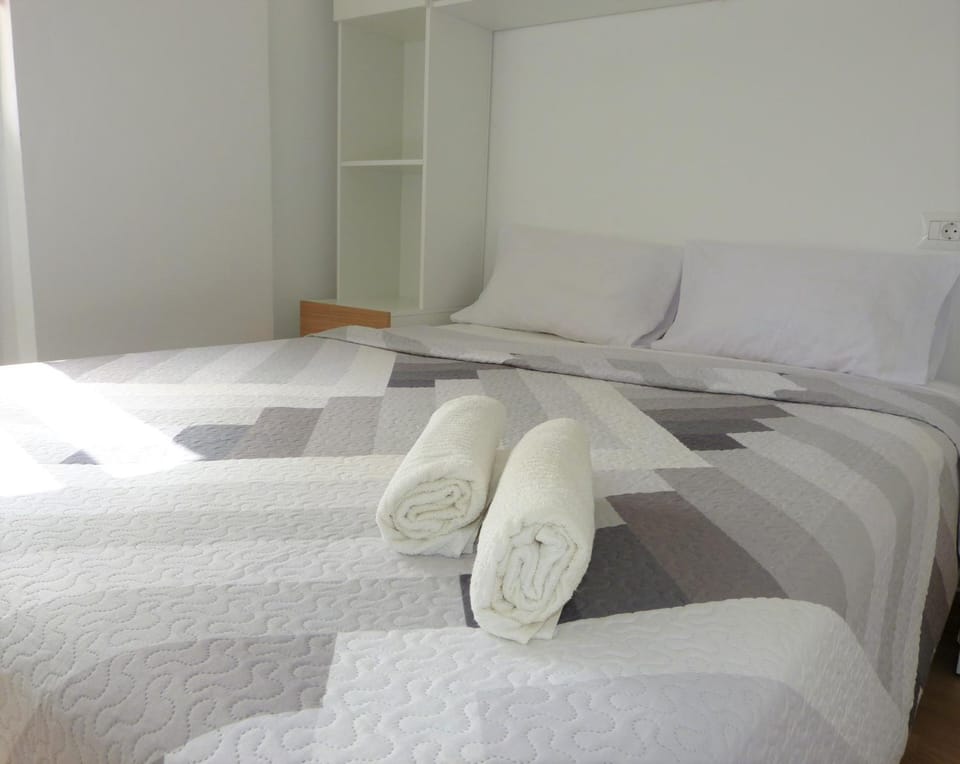 Bed, Bedroom, Garden view, Sea view