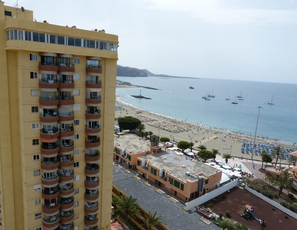 Property building, Pool view, Sea view