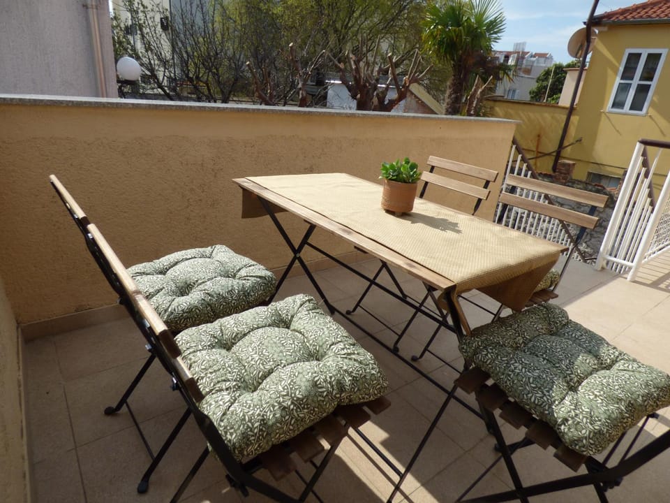 Patio, Balcony/Terrace, Seating area