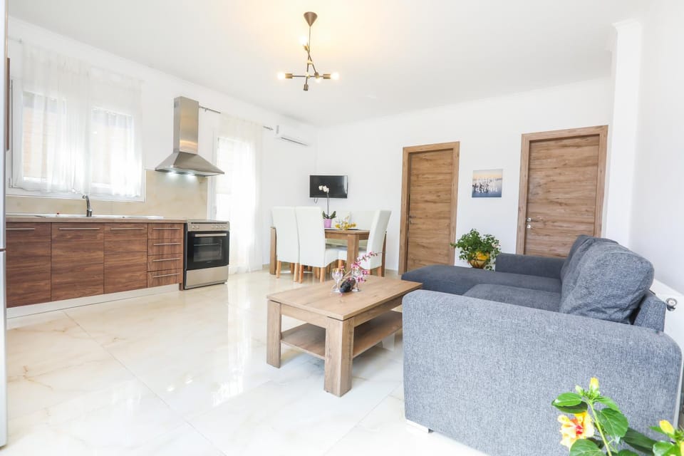 Kitchen or kitchenette, Living room, Seating area, Dining area, oven, stove