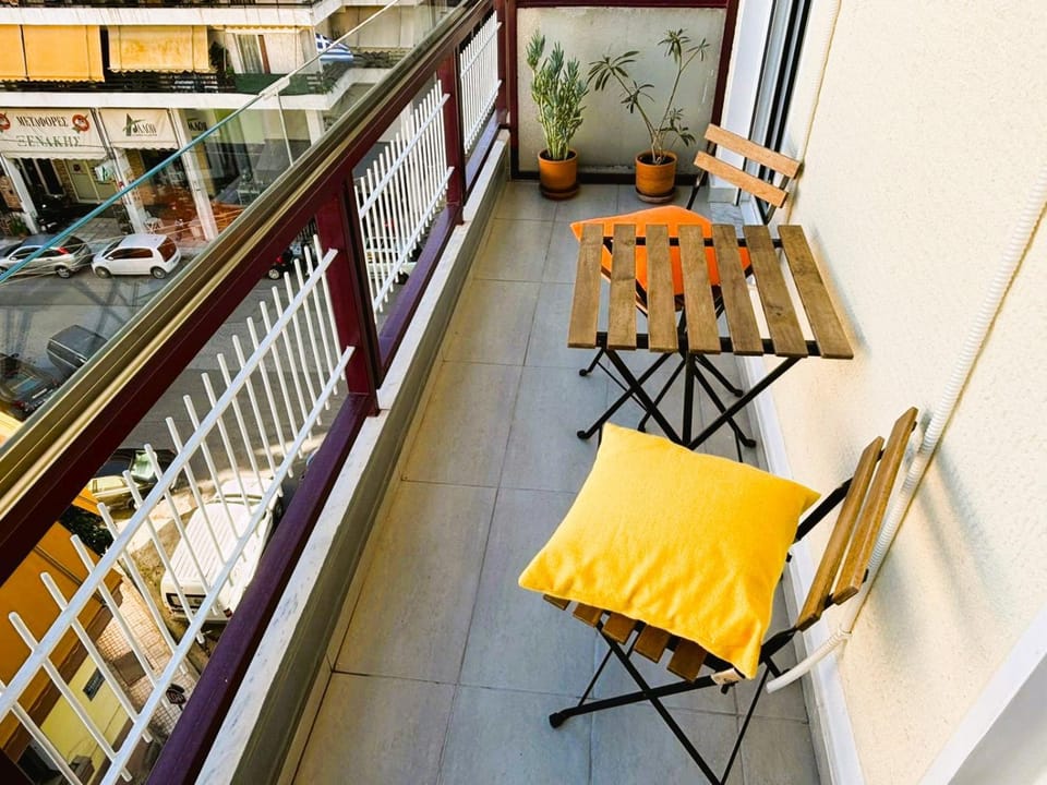 Day, View (from property/room), Balcony/Terrace, Living room, Seating area, City view