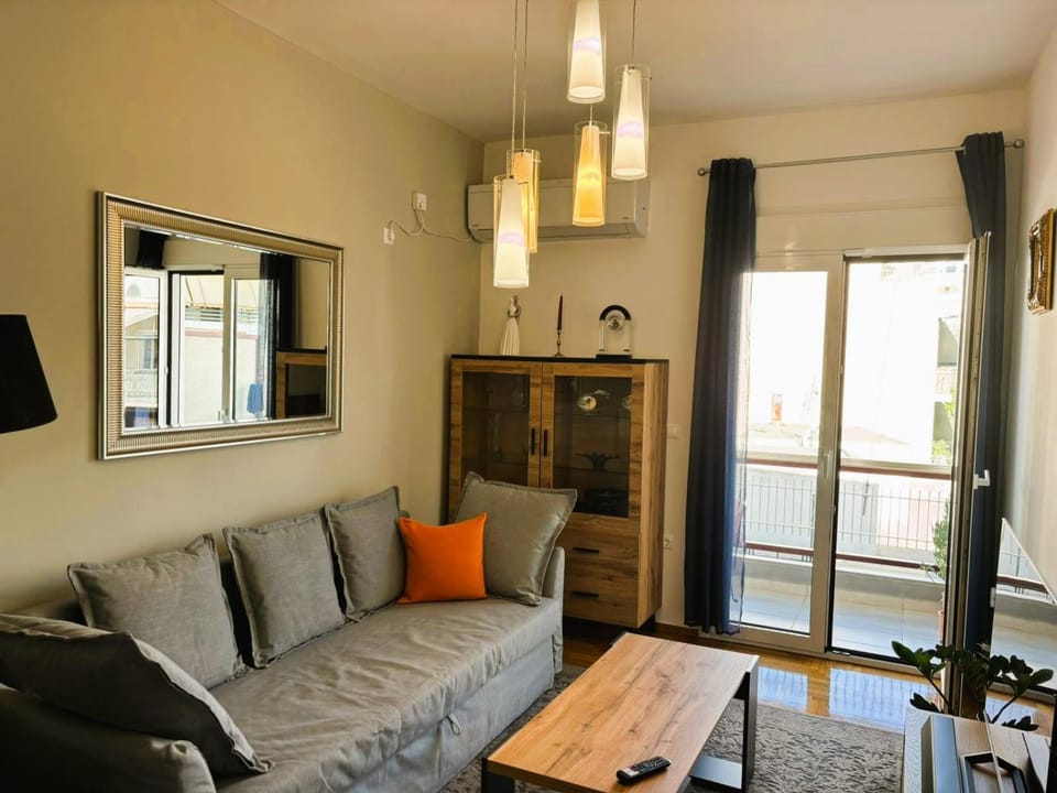 TV and multimedia, View (from property/room), Balcony/Terrace, Living room, Photo of the whole room, Decorative detail, Seating area, hair dresser, wardrobe