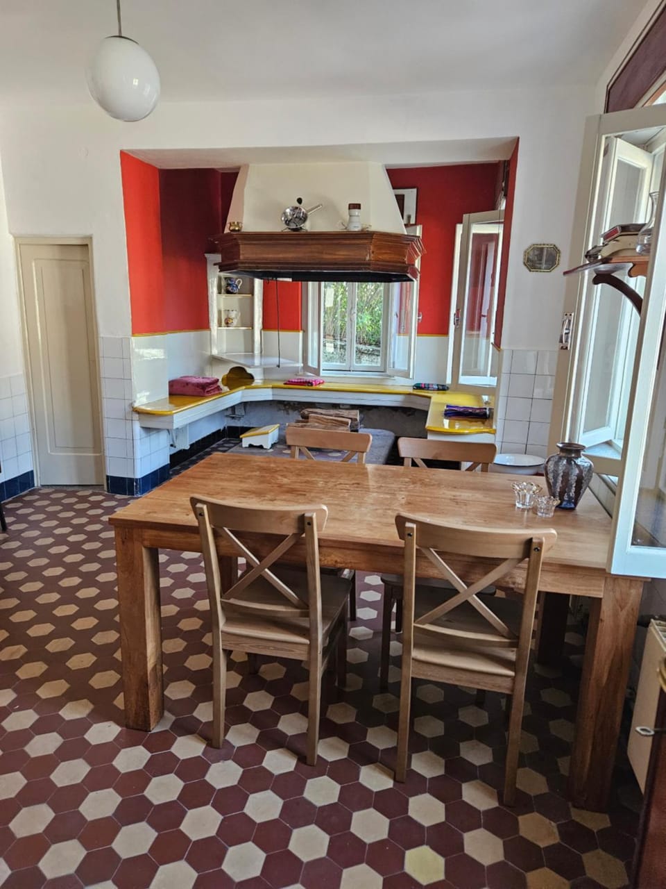 Dining area, pet friendly