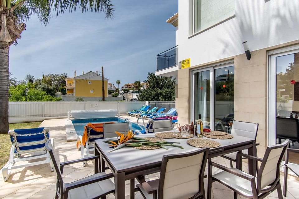 Property building, Balcony/Terrace, Living room
