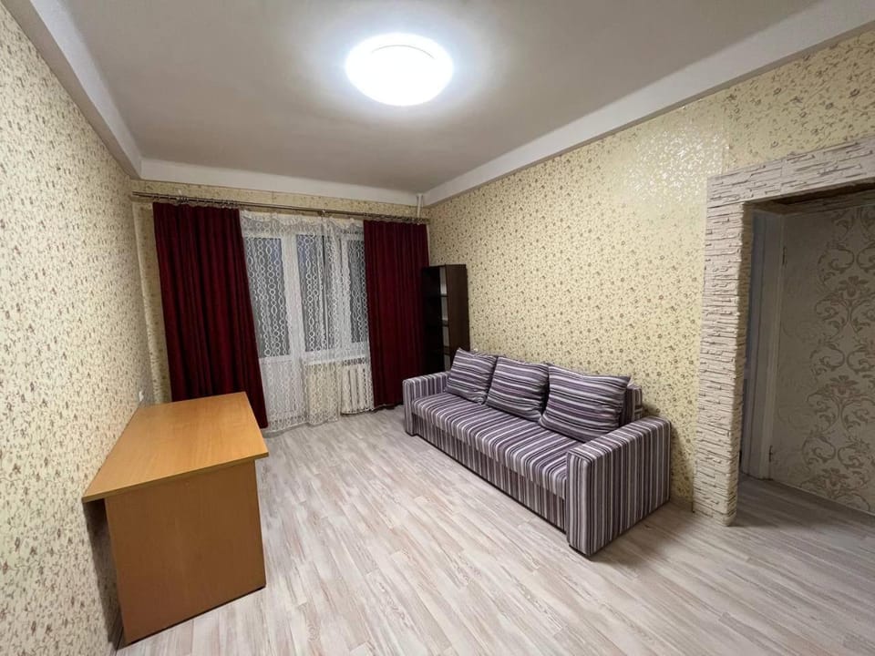 Bed, Living room, Photo of the whole room, Seating area