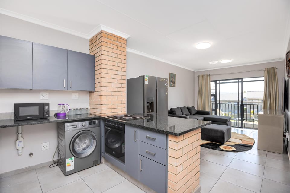 Kitchen or kitchenette, Dining area, dishwasher, minibar, pet friendly, stove, toaster, washing machine