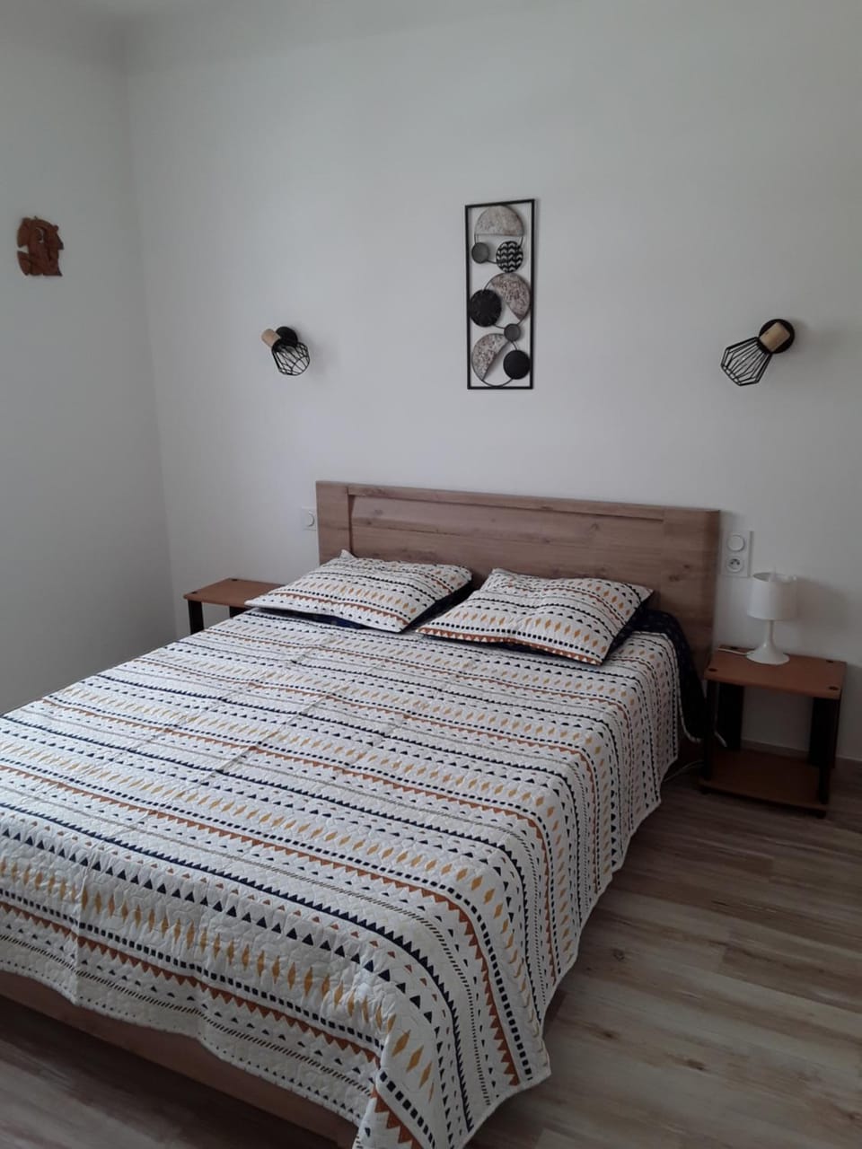 Bed, Photo of the whole room, Bedroom