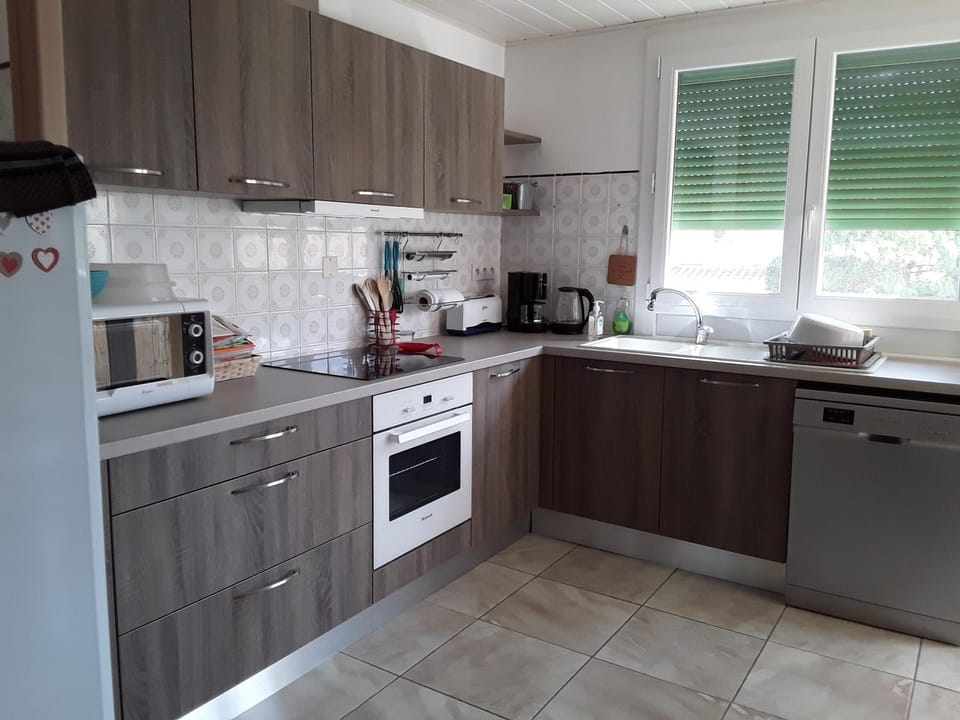 Coffee/tea facilities, Kitchen or kitchenette, dishwasher, minibar, pet friendly, stove, toaster