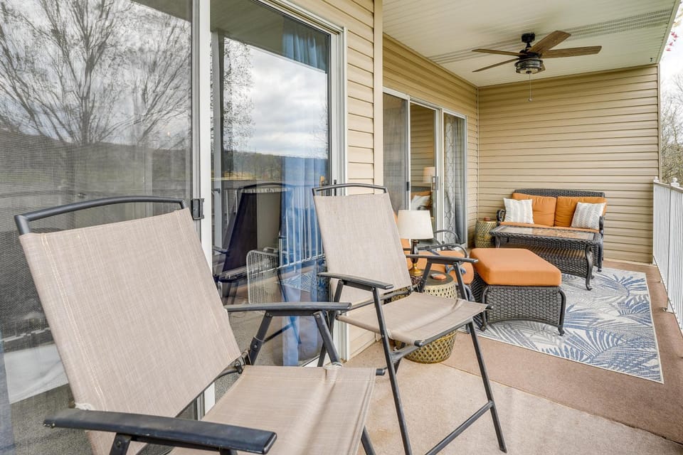 Relax Fireside! Peaceful Escape Near Branson Strip Apartment in Branson