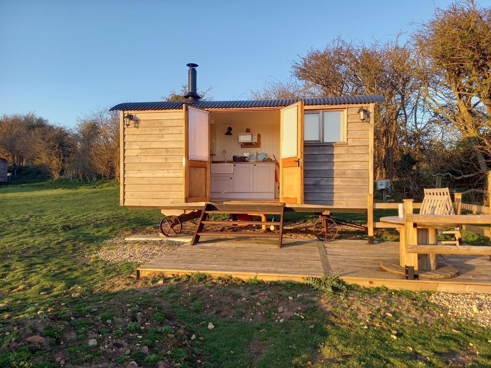 Property building, Spring, BBQ facilities, Garden, Balcony/Terrace, Kitchen or kitchenette