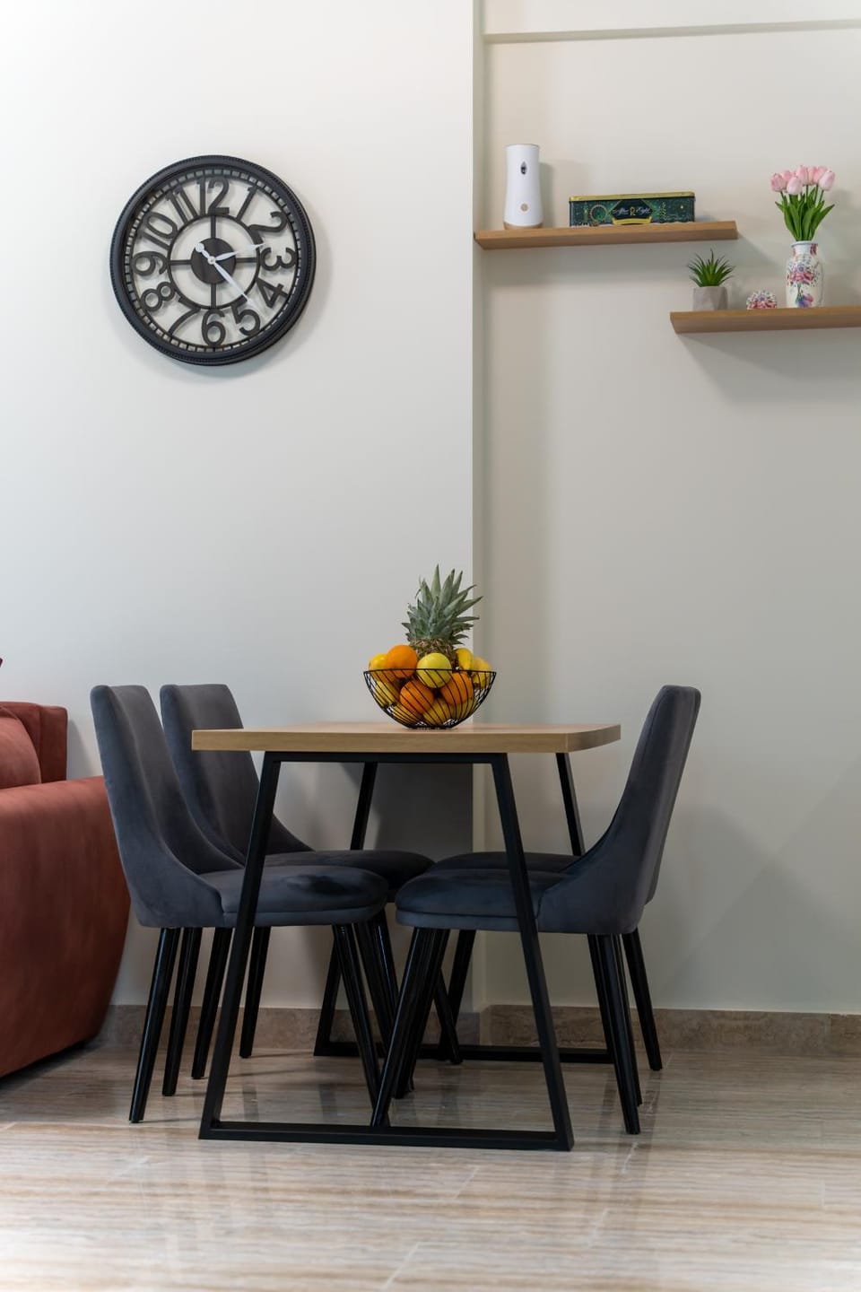 Living room, Food and drinks, Seating area, Dining area, Food