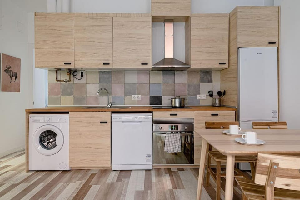 Kitchen or kitchenette, Other, Dining area, dishwasher, oven, stove, washing machine