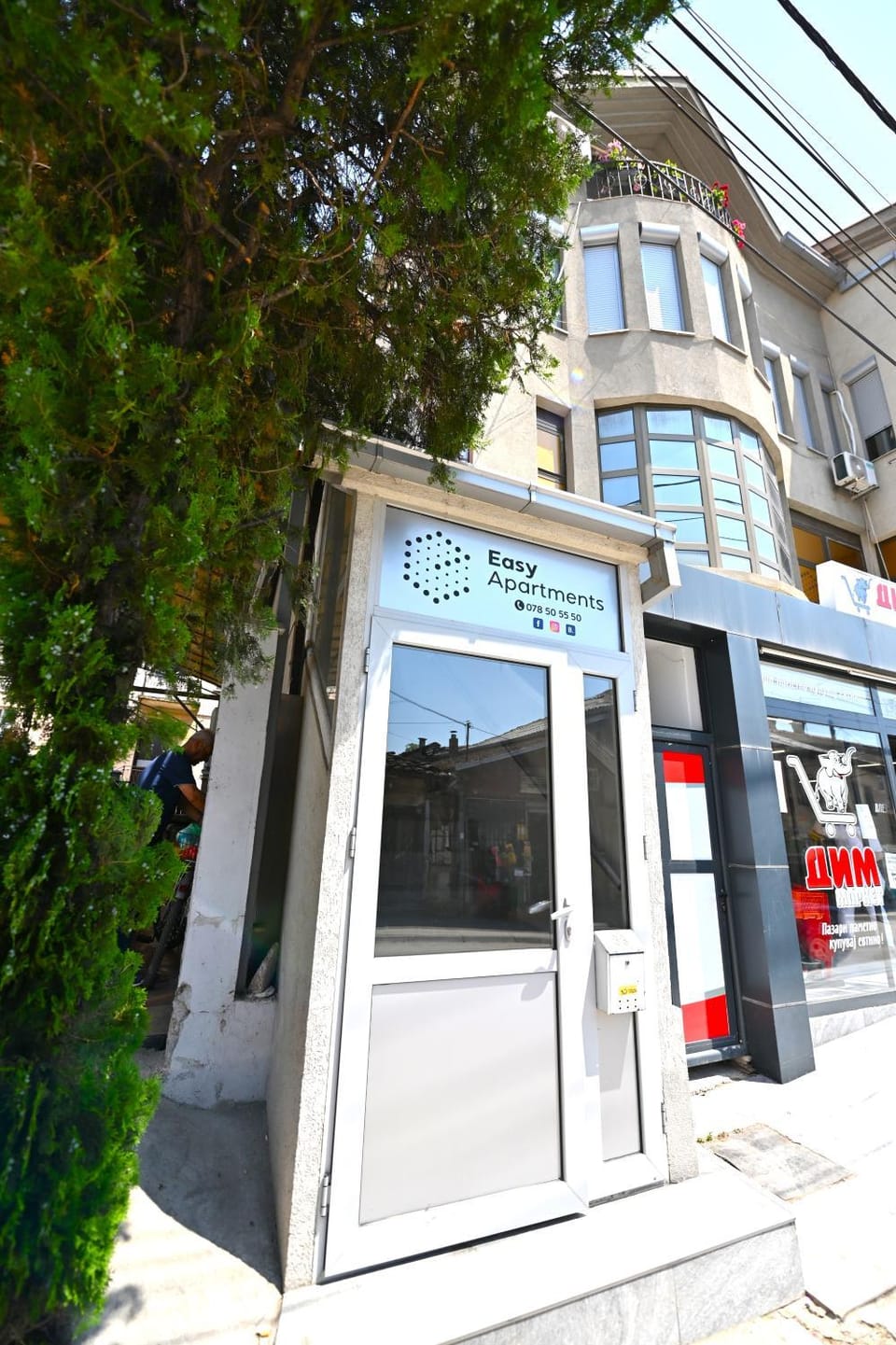 Property building, Facade/entrance, Day