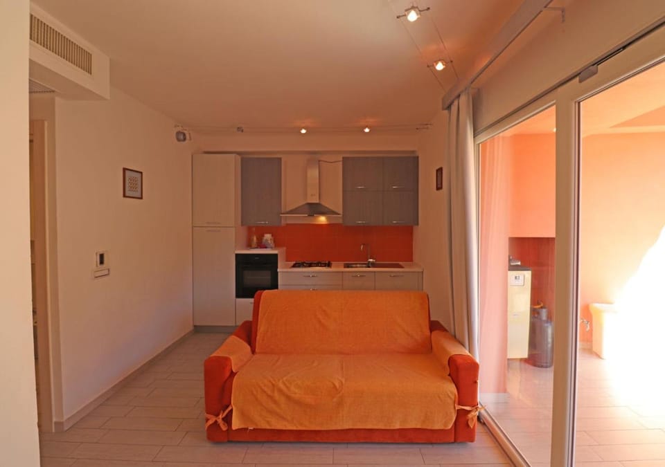 TV and multimedia, Kitchen or kitchenette, Living room, hair dresser