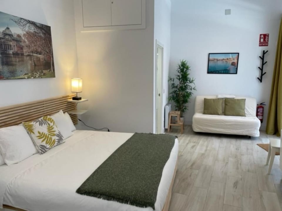 Bed, Living room, Photo of the whole room, Seating area, Bedroom