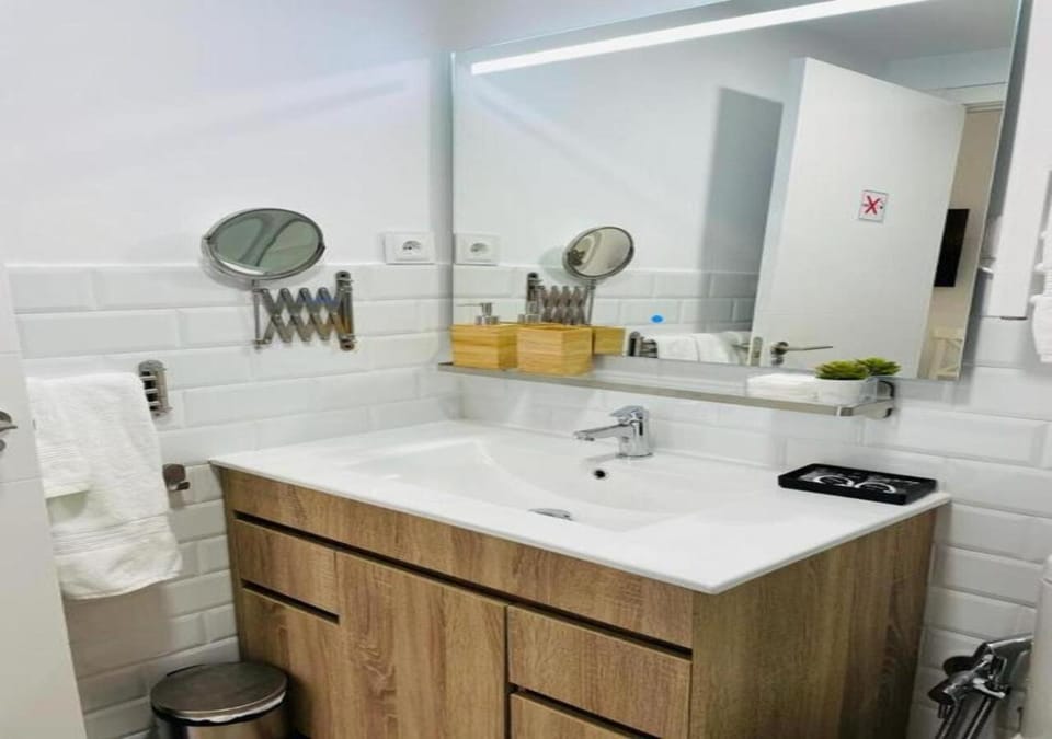 Bathroom, towels