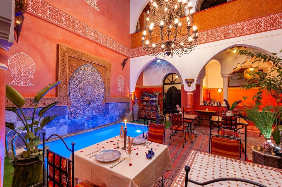 Restaurant/places to eat, Pool view, Breakfast